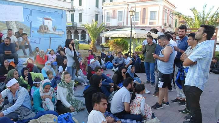 Λέσβος: «Βράζουν» οι λαθρομετανάστες-πρόσφυγες με παρακίνηση «αλληλέγγυων» – Διανυκτέρευσαν στην πλατεία Σαπφούς [vid]